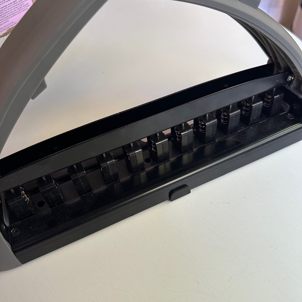 Complete ARC notebook system with hole puncher